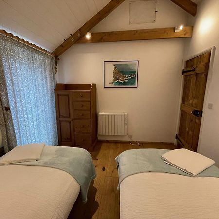 Trengothal Barn Apartamento Porthcurno Exterior foto