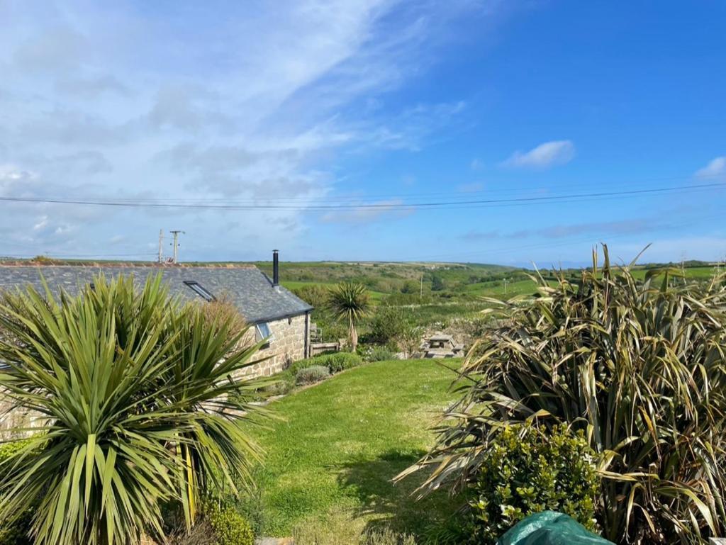 Trengothal Barn Apartamento Porthcurno Exterior foto