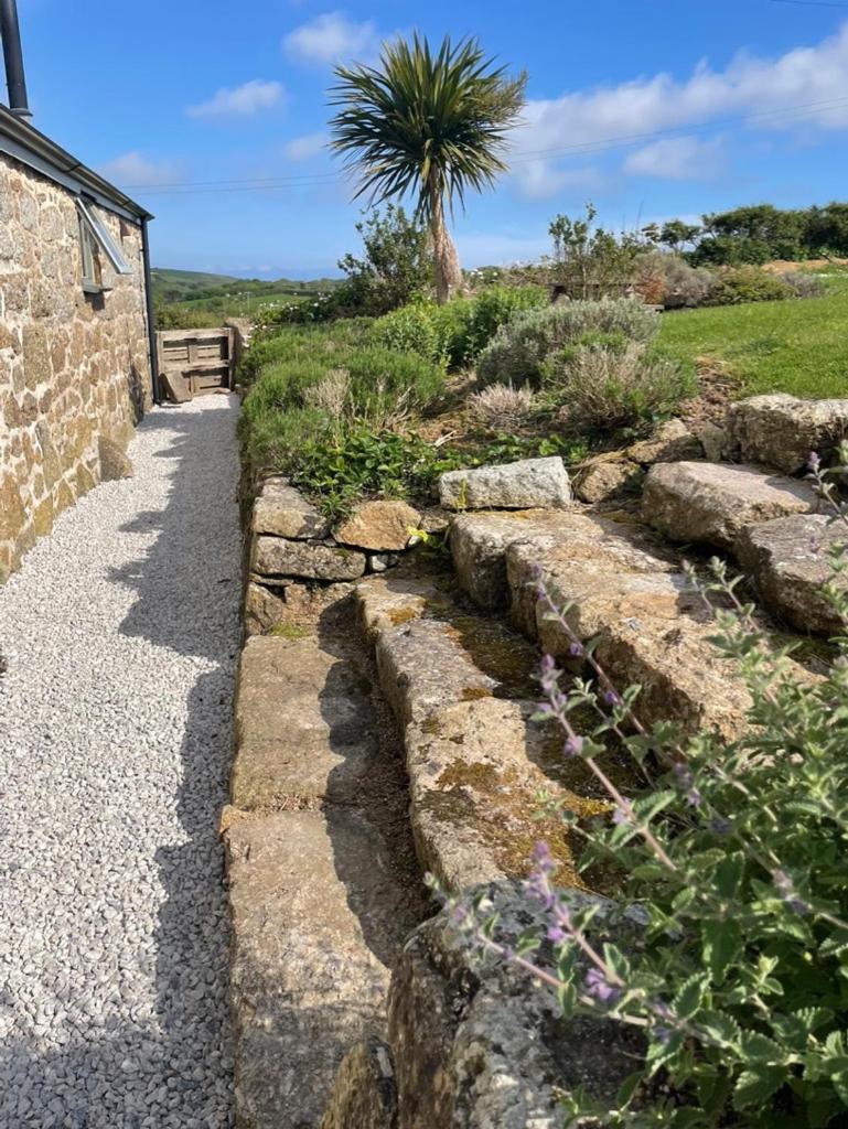 Trengothal Barn Apartamento Porthcurno Exterior foto