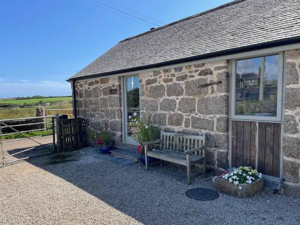 Trengothal Barn Apartamento Porthcurno Exterior foto